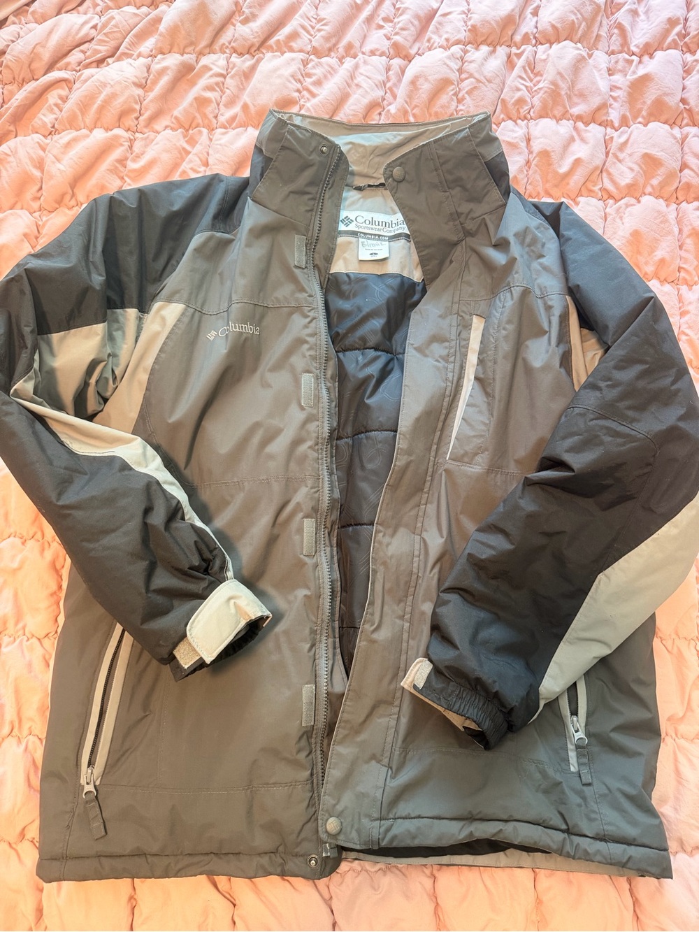 Columbia Men's Gray and Black Ski Jacket